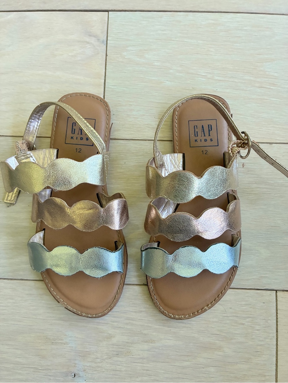 GAP Kids Metallic Scalloped Strap Sandals - Gold/Rose Gold/Silver GUC Size 12